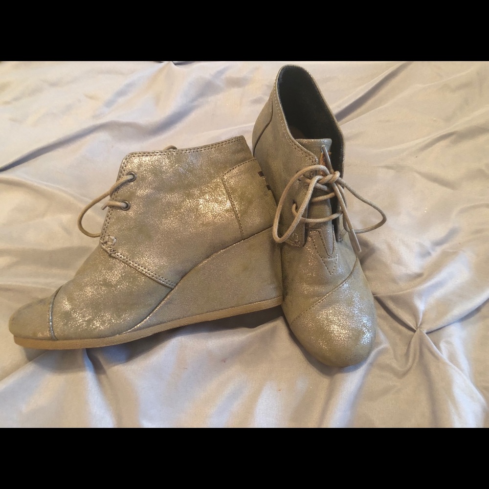 Toms size 8 booties